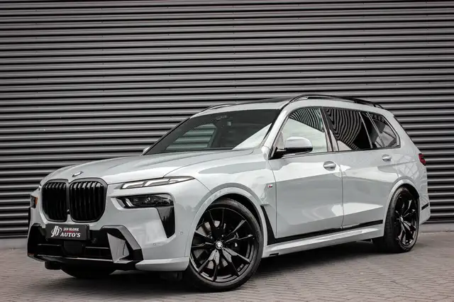 BMW X7 XDrive40d High Executive / HEAD- UP / PANO- DAK /