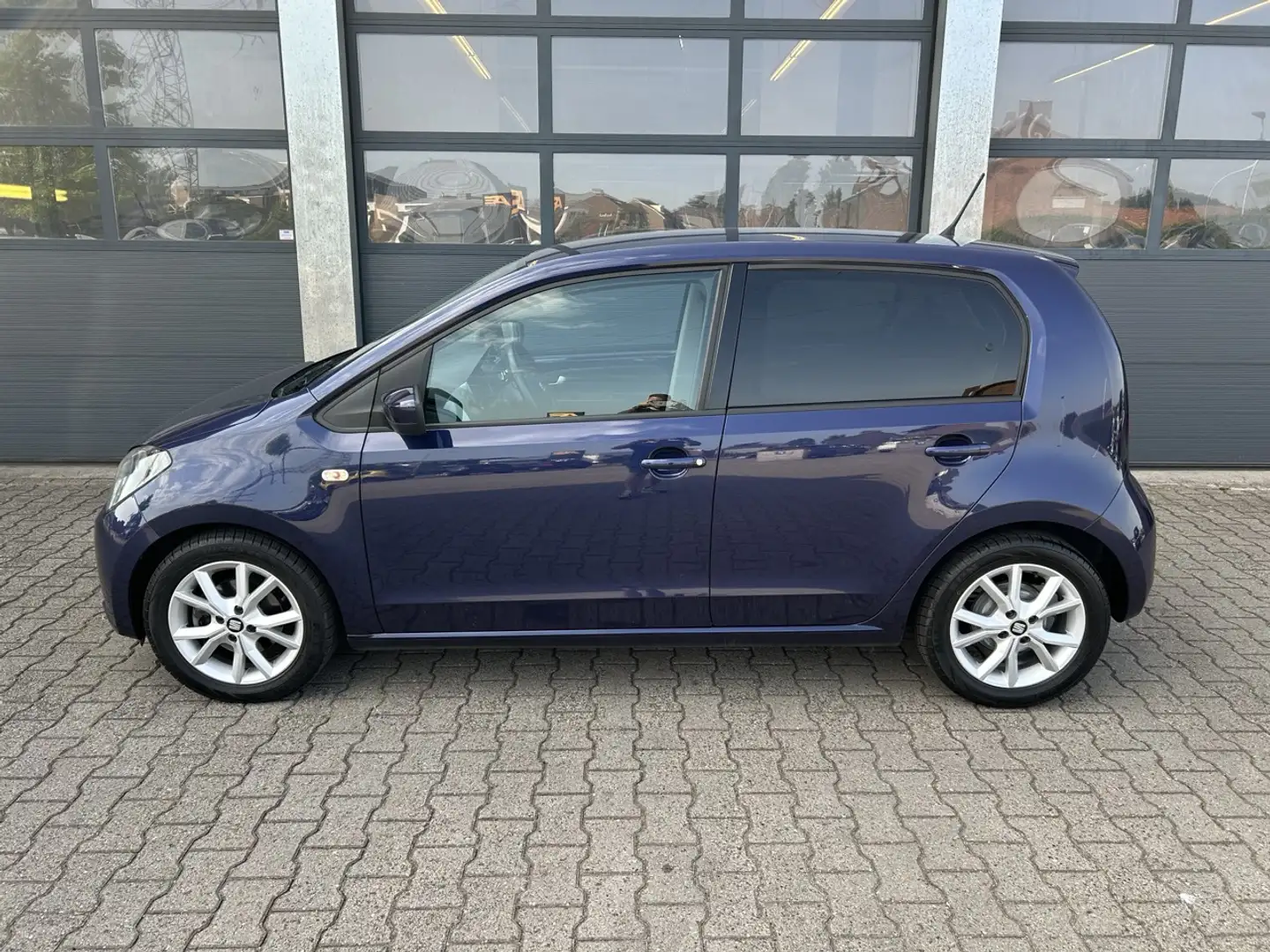 SEAT Mii 1.0 MPI 60pk Ecomotive Sport Intense Blauw - 2