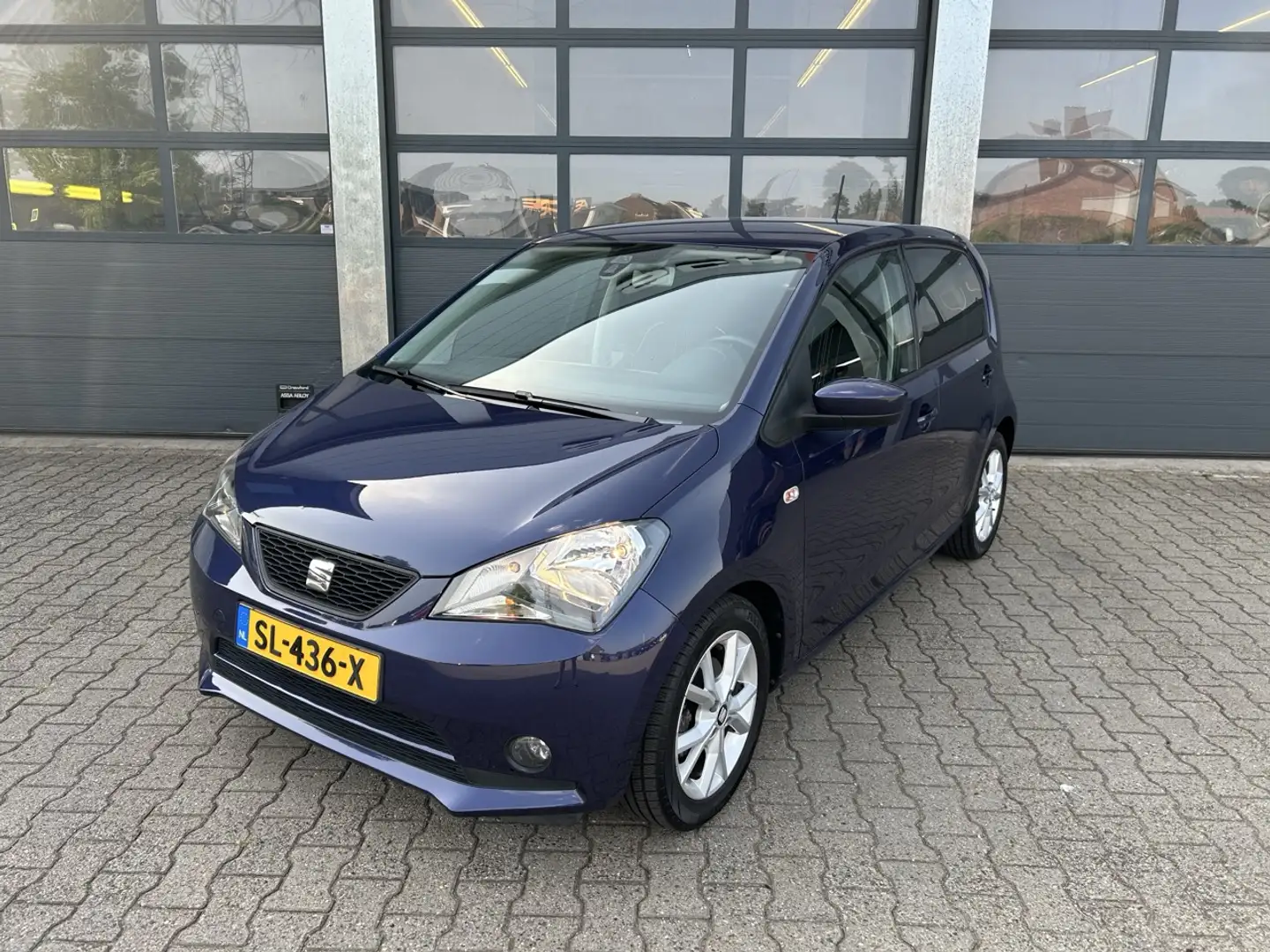 SEAT Mii 1.0 MPI 60pk Ecomotive Sport Intense Blauw - 1