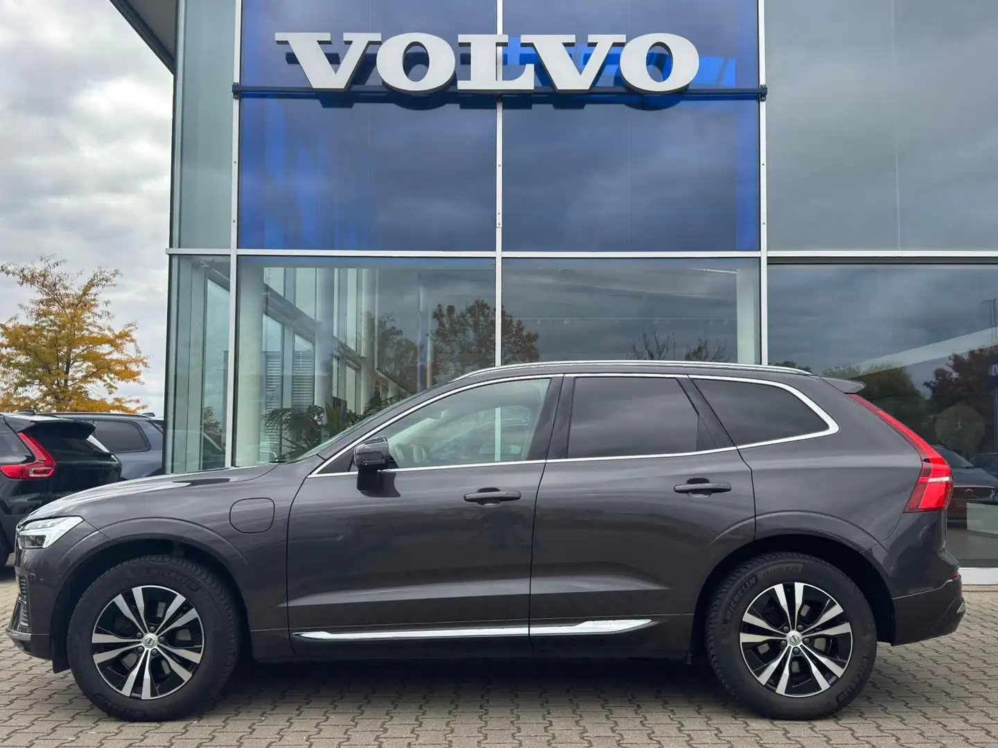 Volvo XC60 T6 AWD Core Grijs - 2