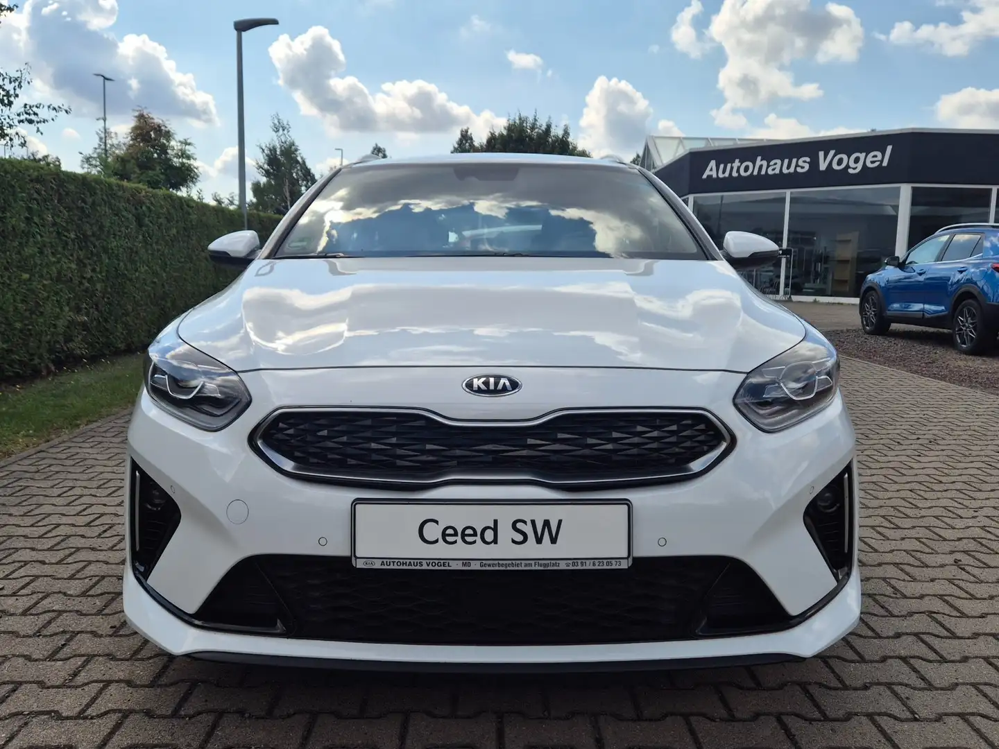 Kia Ceed SW / cee'd SW 1.6 GDi PHEV Spirit DCT6 AHK Techn.- & Navipaket Weiß - 2