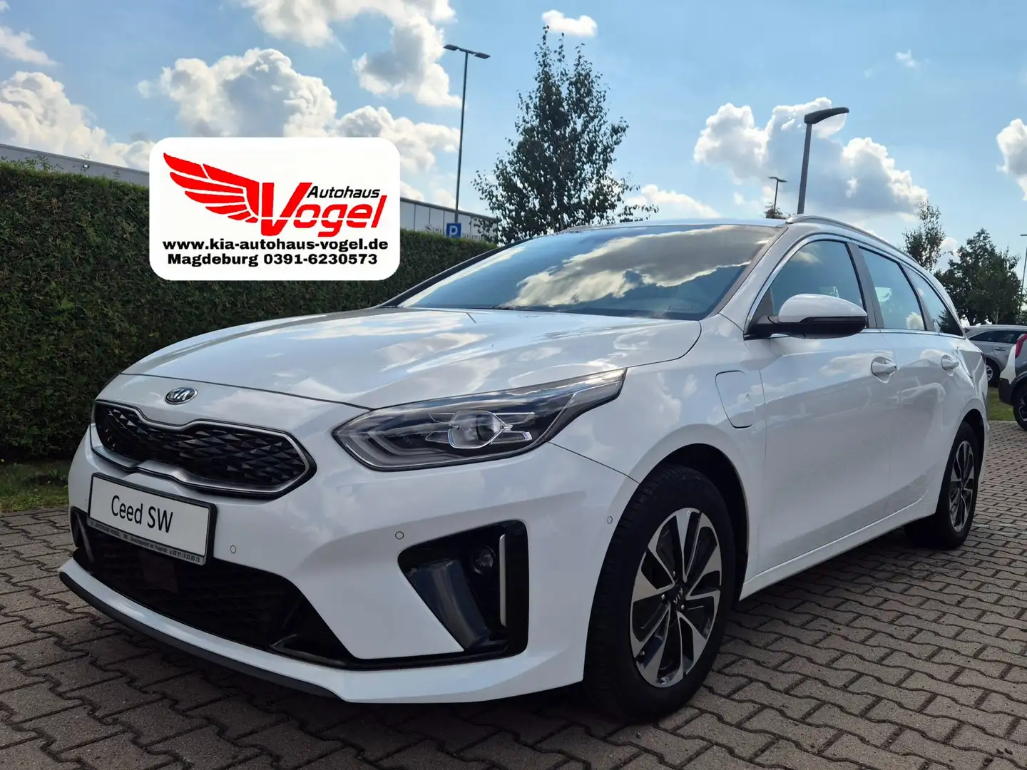 Kia Ceed SW / cee'd SW 1.6 GDi PHEV Spirit DCT6 AHK Techn.- & Navipaket Weiß - 1