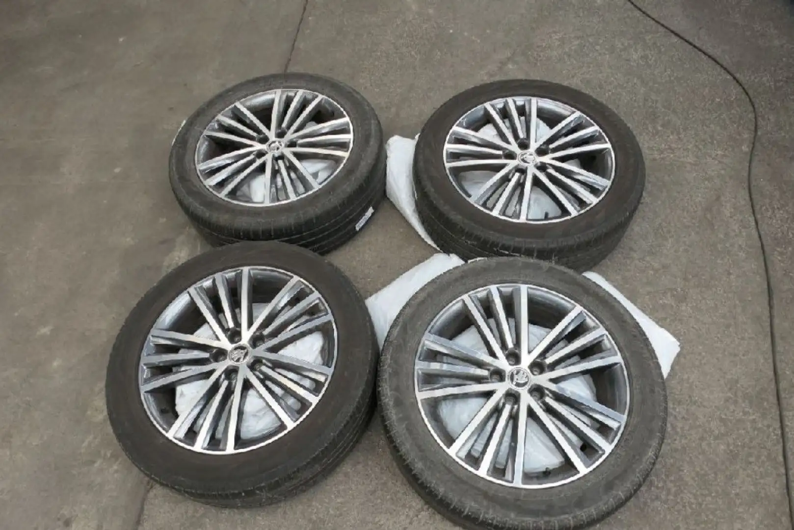 Skoda Kodiaq 2.0d DSG L&K LED/ACC/NAVI/STANDHZ/AHK/8Fa Grau - 2