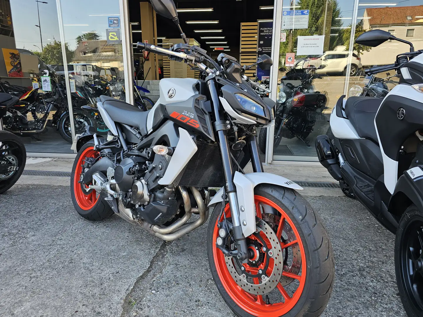 Yamaha MT-09 Gris - 2