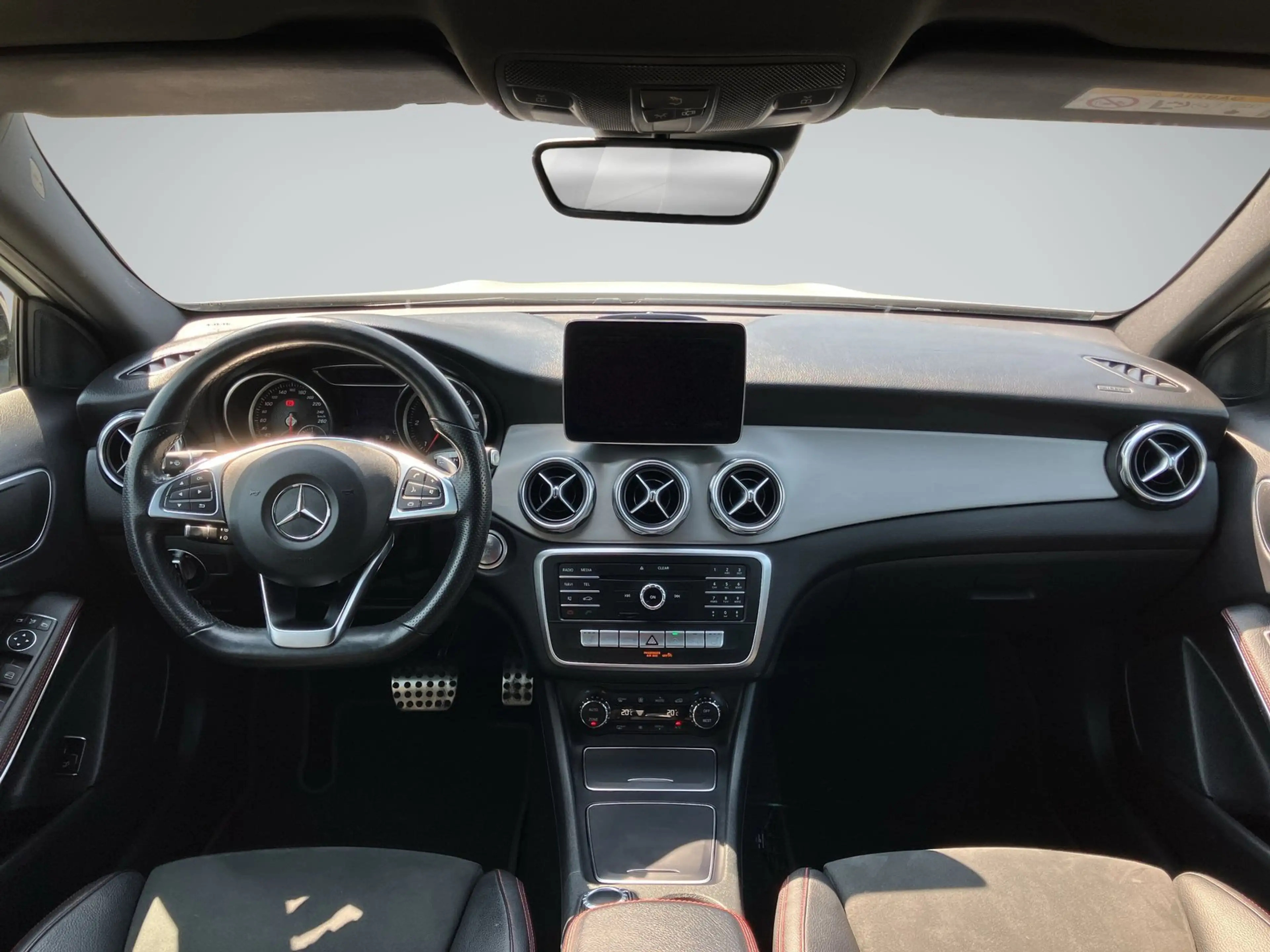 Mercedes-Benz GLA 200 d Cam Leder SHZ EASY-PACK — photo 8