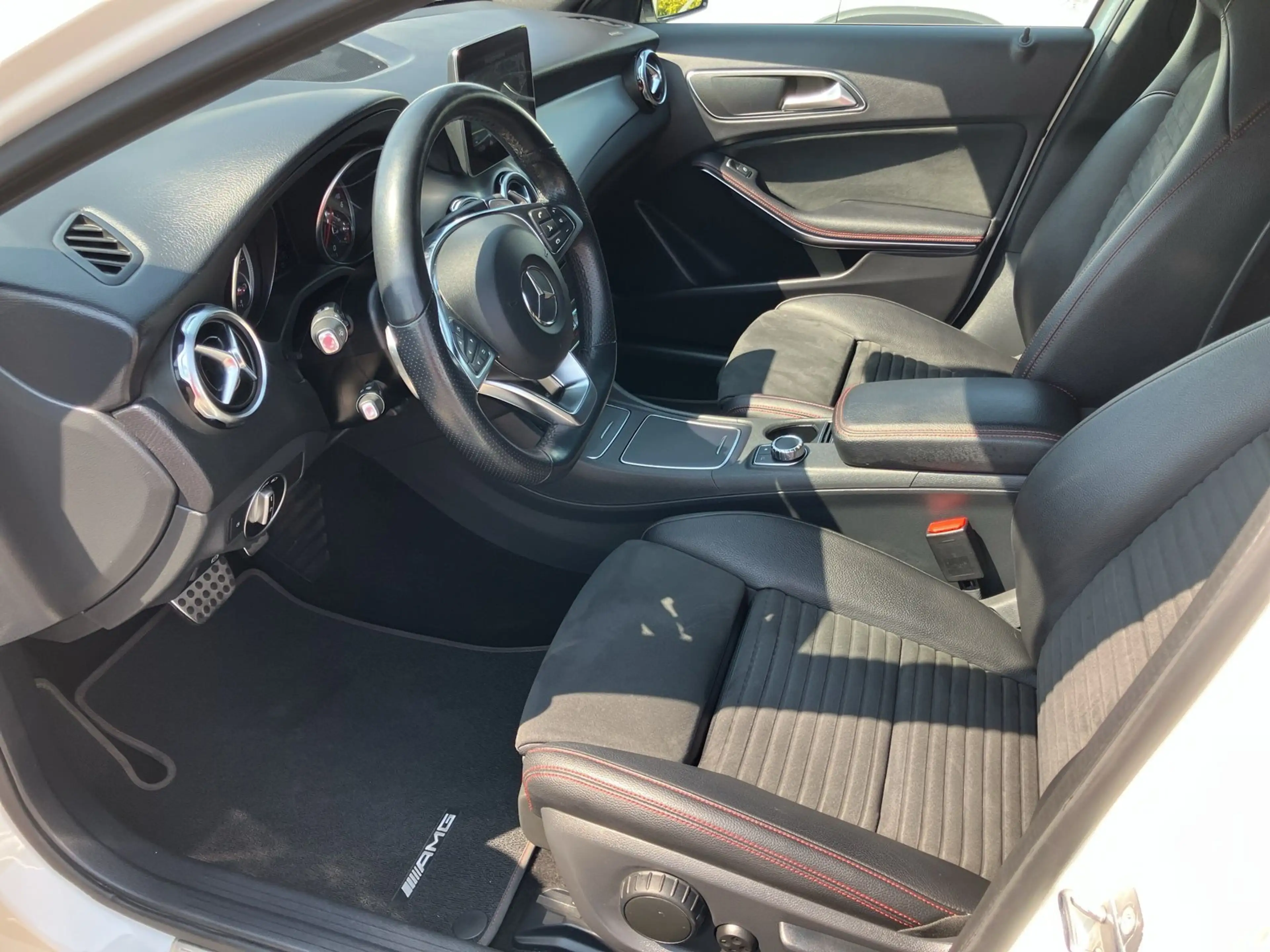 Mercedes-Benz GLA 200 d Cam Leder SHZ EASY-PACK — photo 12