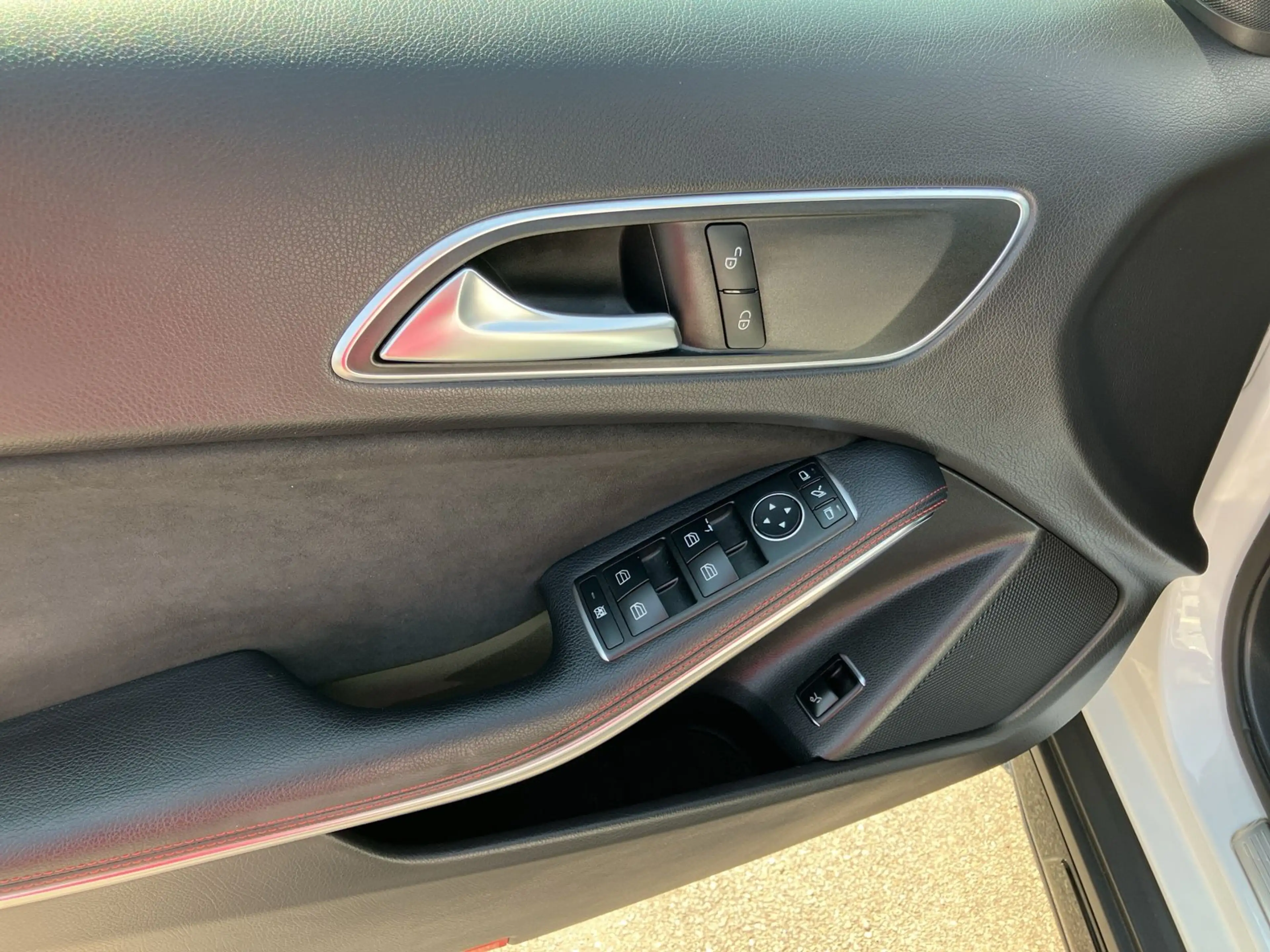 Mercedes-Benz GLA 200 d Cam Leder SHZ EASY-PACK — photo 11