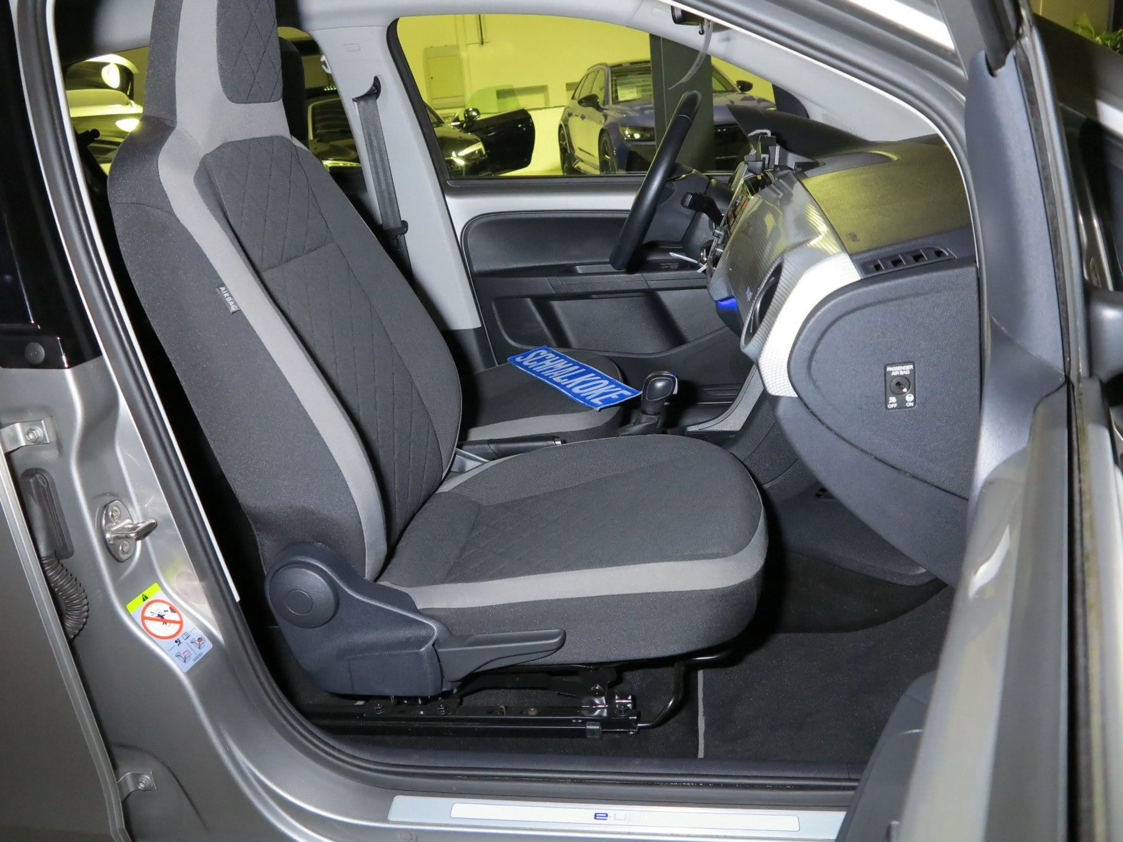 Volkswagen up! e-up! Max CCS GRA Climatronic DAB RFK — photo 11