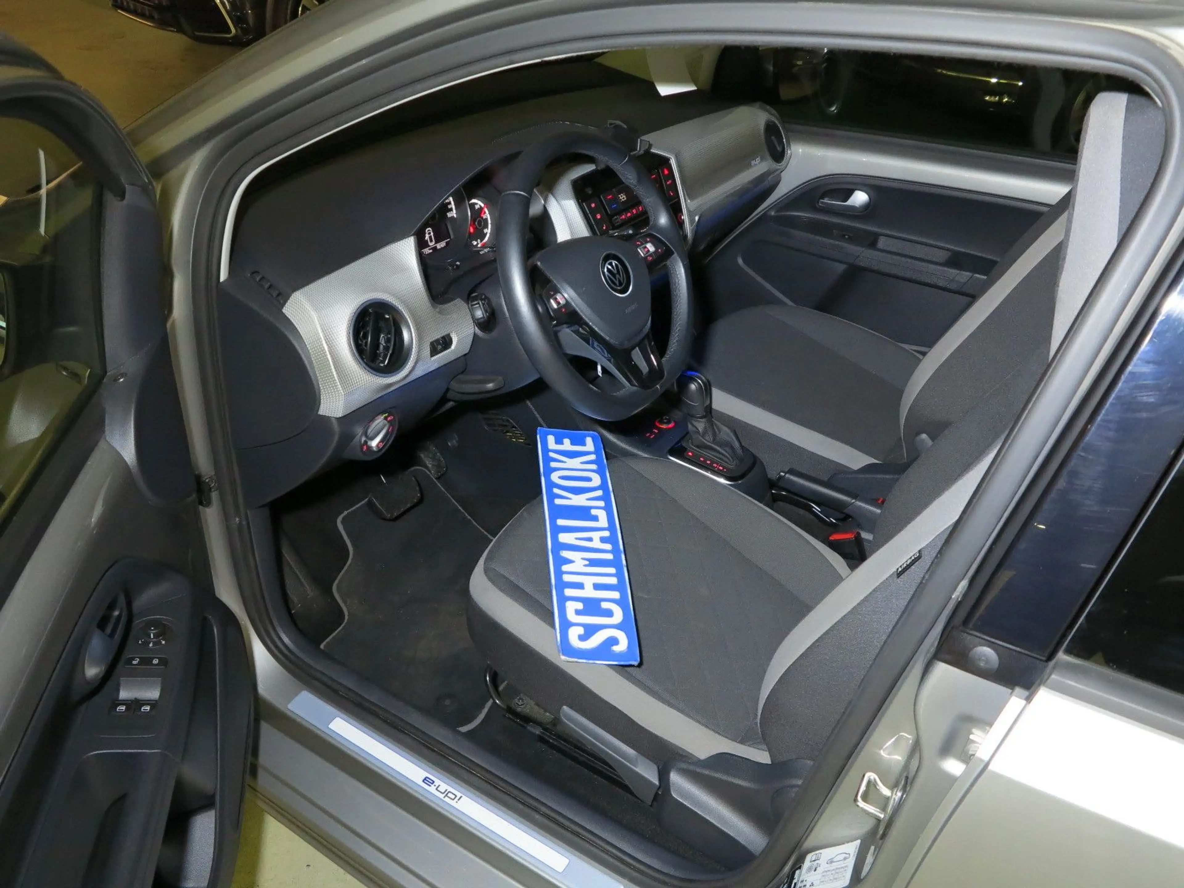Volkswagen up! e-up! Max CCS GRA Climatronic DAB RFK — photo 6