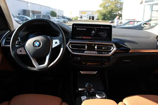 BMW X3 view 9