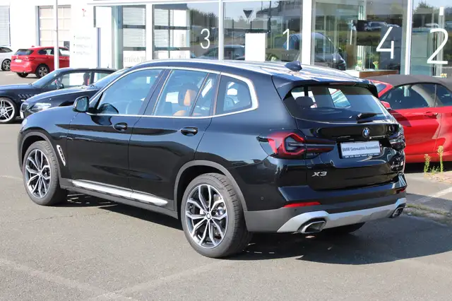 BMW X3 view 5