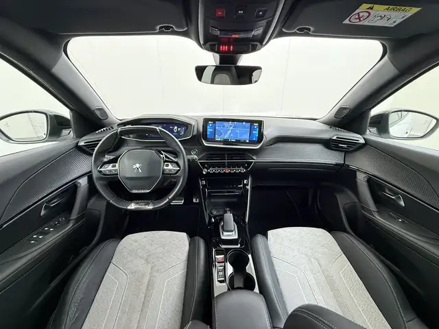 Peugeot E-2008 view 3