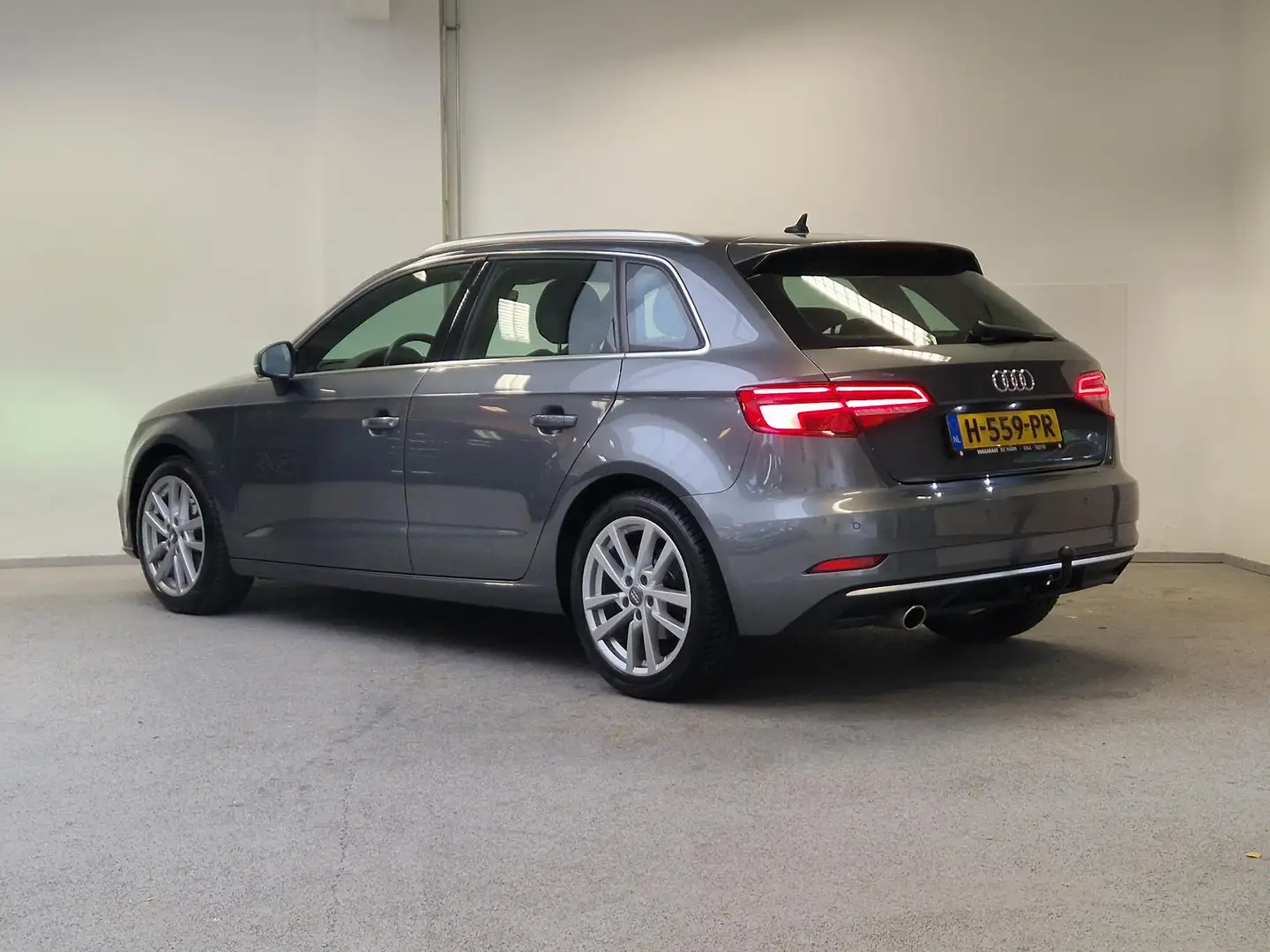 Audi A3 Sportback 30 TFSI Advance | 1-EIG. | TREKHAAK | CA Grijs - 2