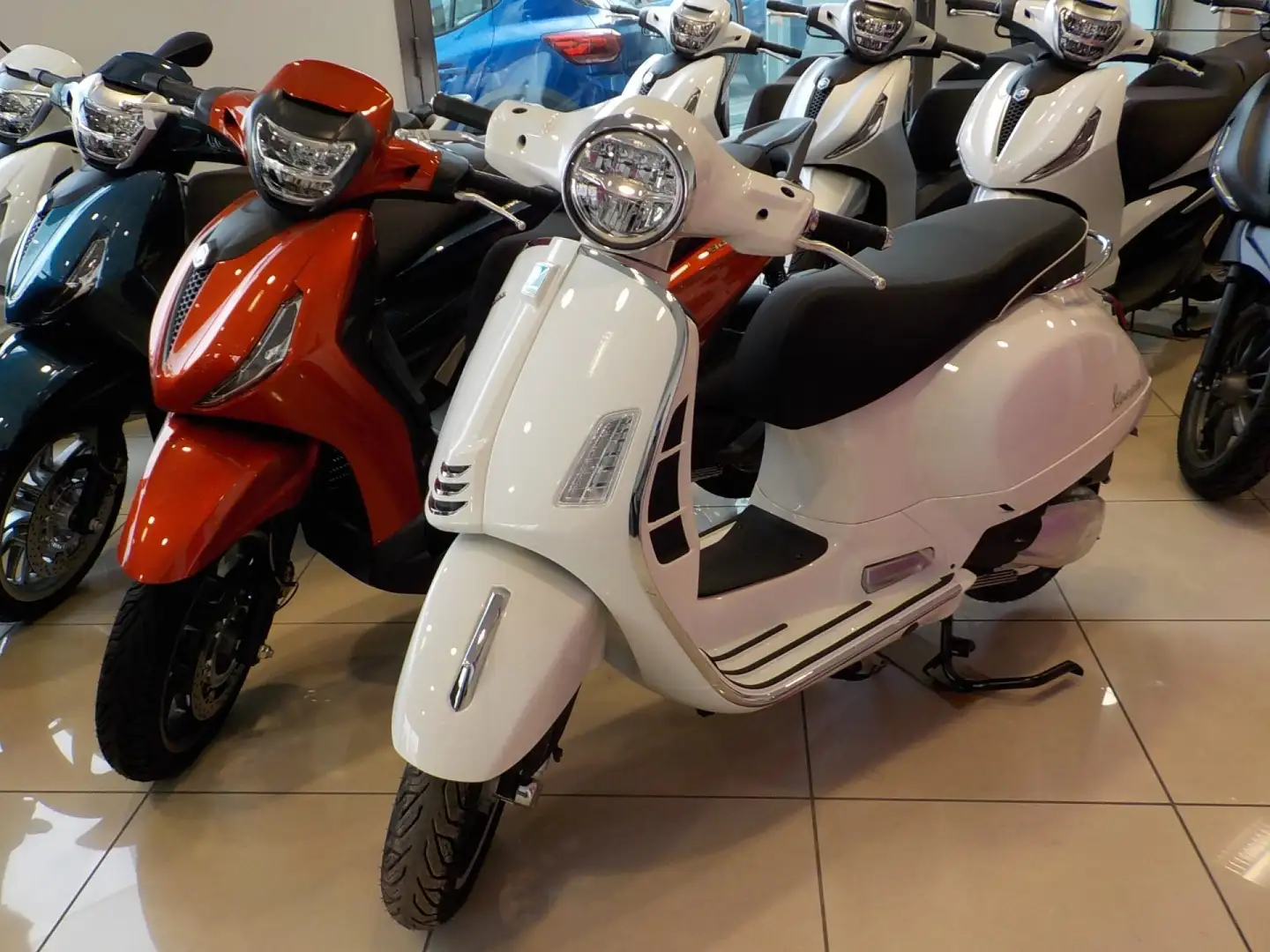 Vespa GTS 300 NUOVA HPE EURO 5 - PromoRCA+TassoZERO - 1