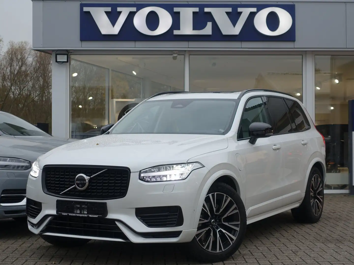 Volvo XC90 Ultra Dark T8 AWD Plug-in Hybrid PANO/FourC Weiß - 1