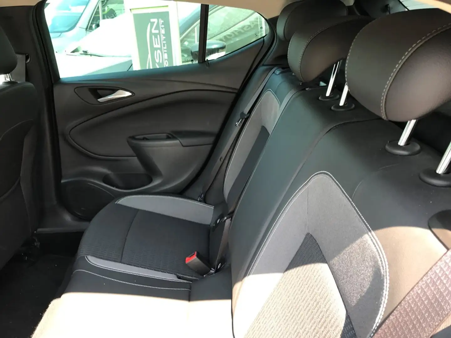 Opel Astra ELEG ASTRA 5D . 1.2T M6 130PKSS 0BE68 EN62 - Zwart - 2