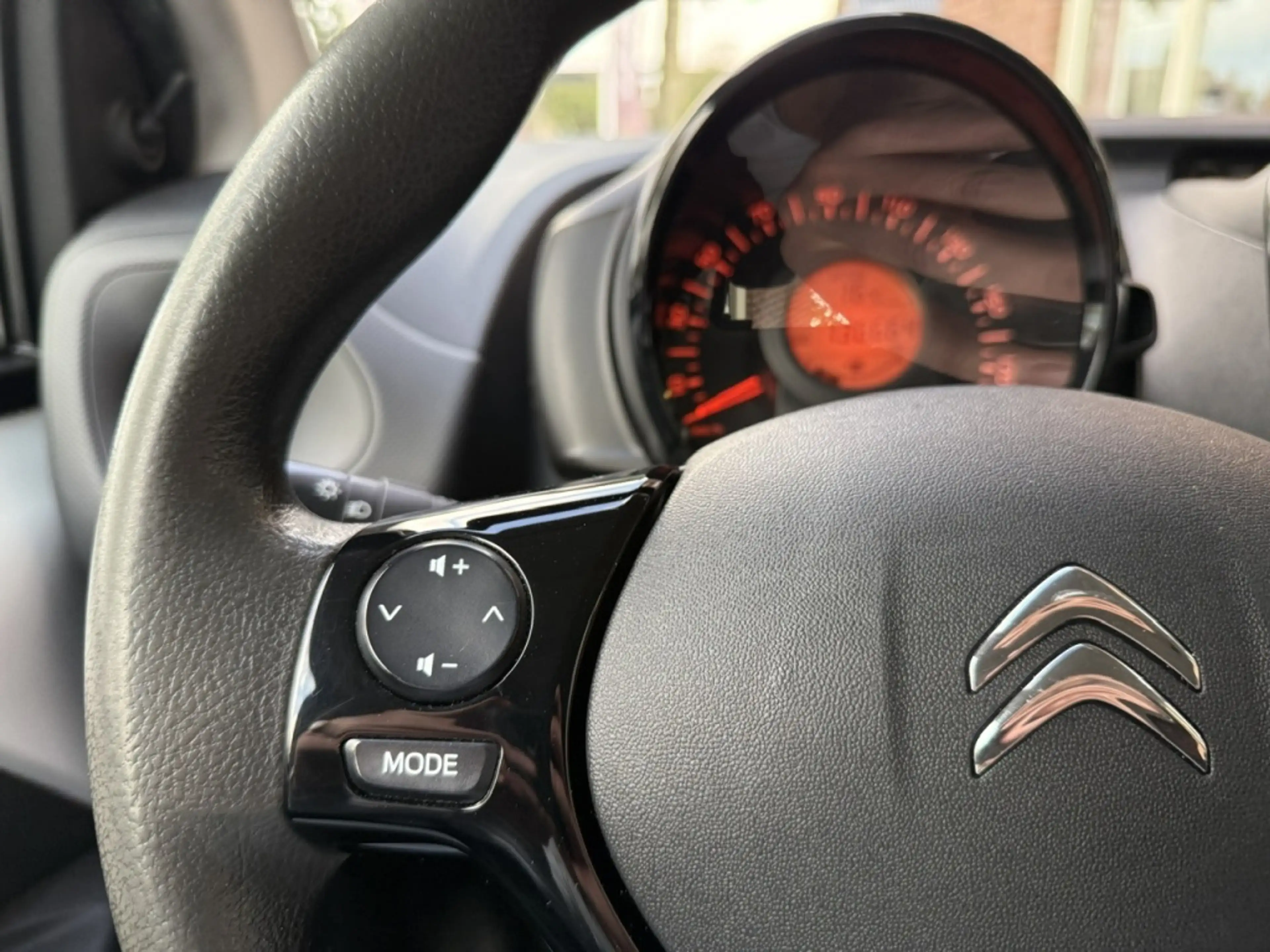 Citroen C1 1.0 VTi Feel CAMERA / CARPLAY / ANDROID / AIRCO — photo 29