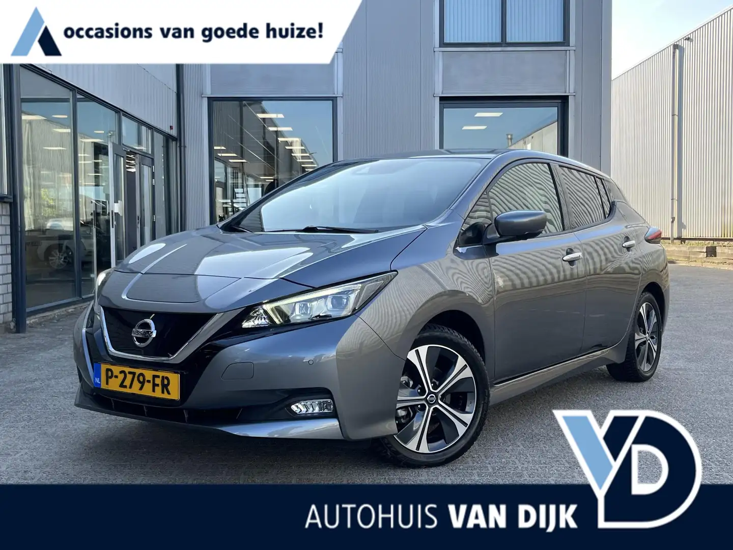 Nissan Leaf Tekna 40 kWh NL Auto/Voll.Historie/Leder/Navi/Bose Grijs - 1