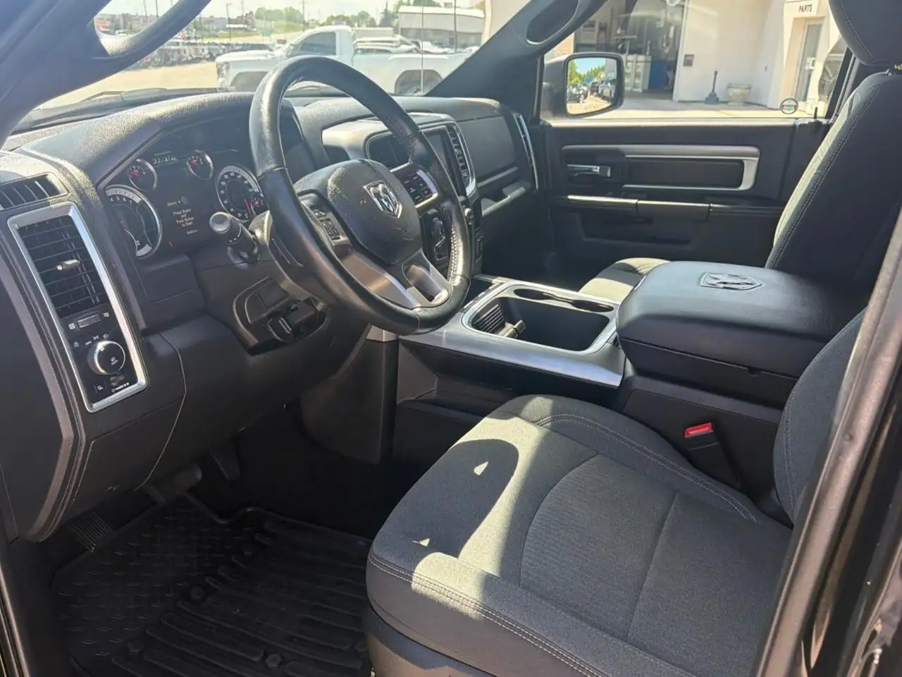 RAM 1500 снимка RAM 1500