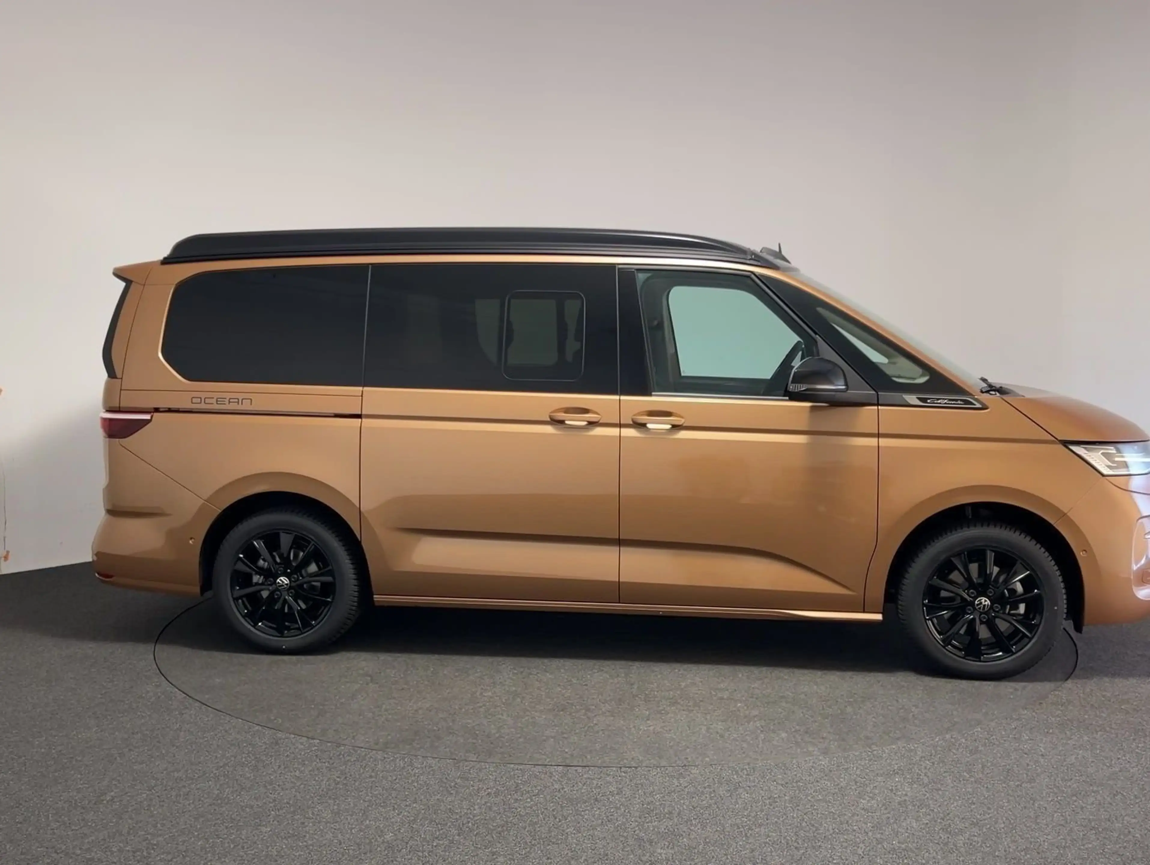 Volkswagen T7 California Ocean 2.0 TDI DSG — photo 3