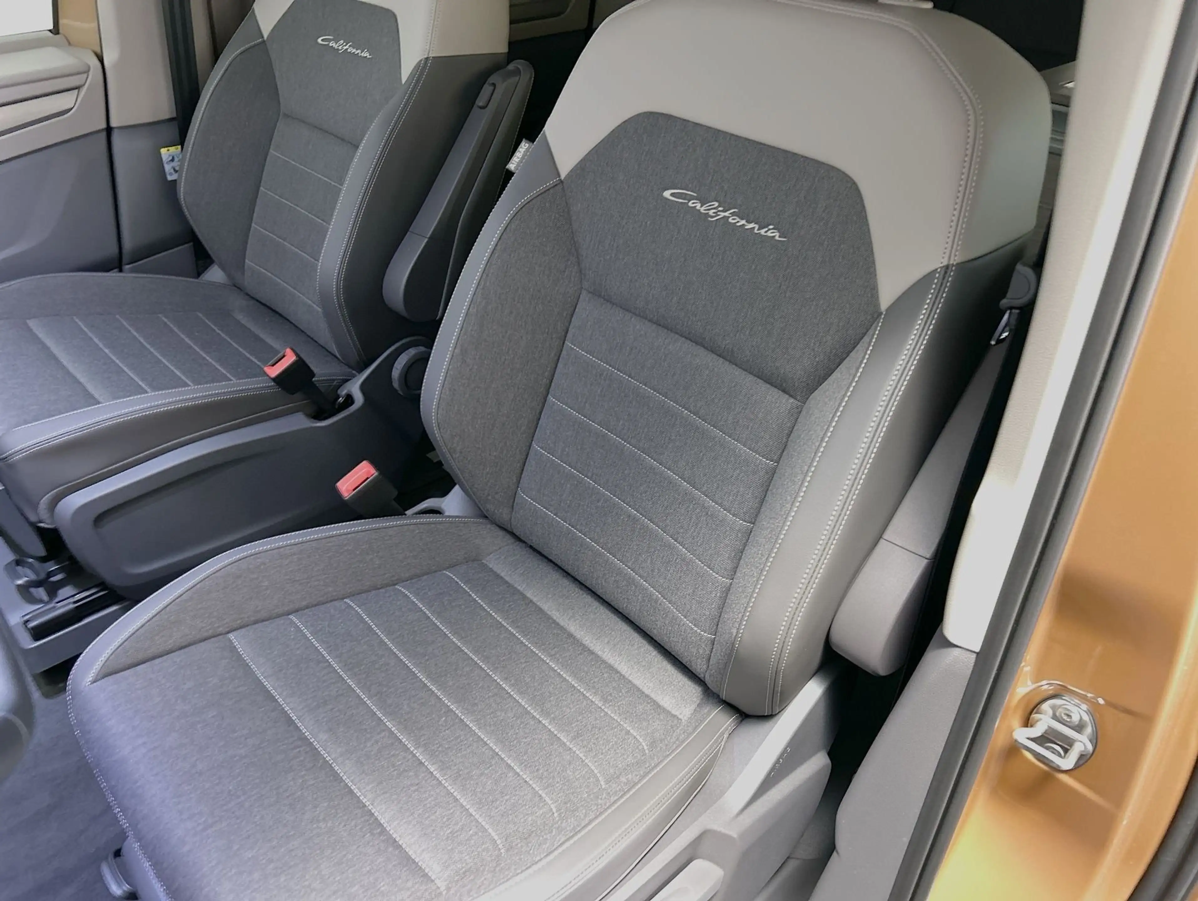 Volkswagen T7 California Ocean 2.0 TDI DSG — photo 11
