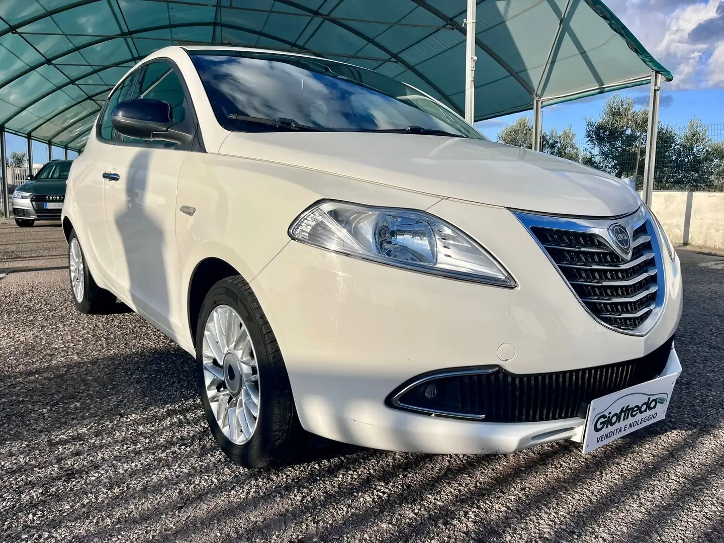 Lancia Ypsilon Ypsilon III 2011 1.3 mjt Platinum s Blanc - 1