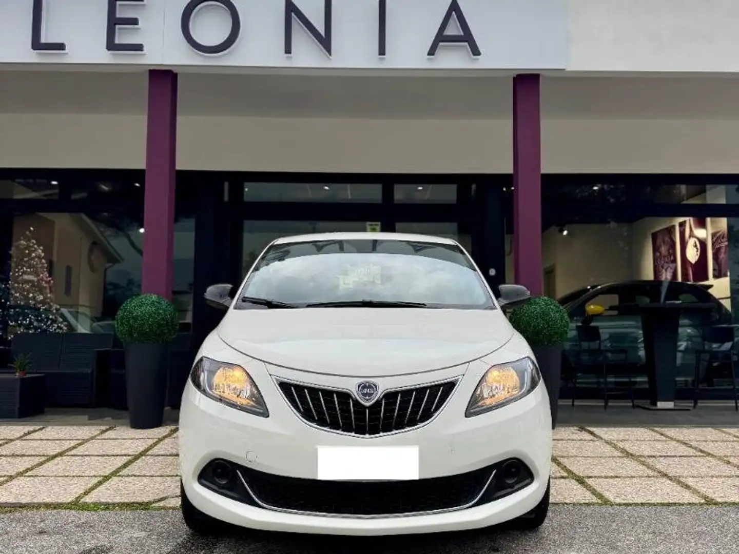 Lancia Ypsilon 1.0 firefly hybrid Gold Plus s&s 70cv 5p.ti Blanc - 2
