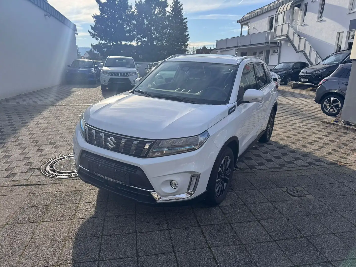 Suzuki Vitara 1.5 VOLLHYBRID Comfort+ AGS Allgrip/AHK Bianco - 1