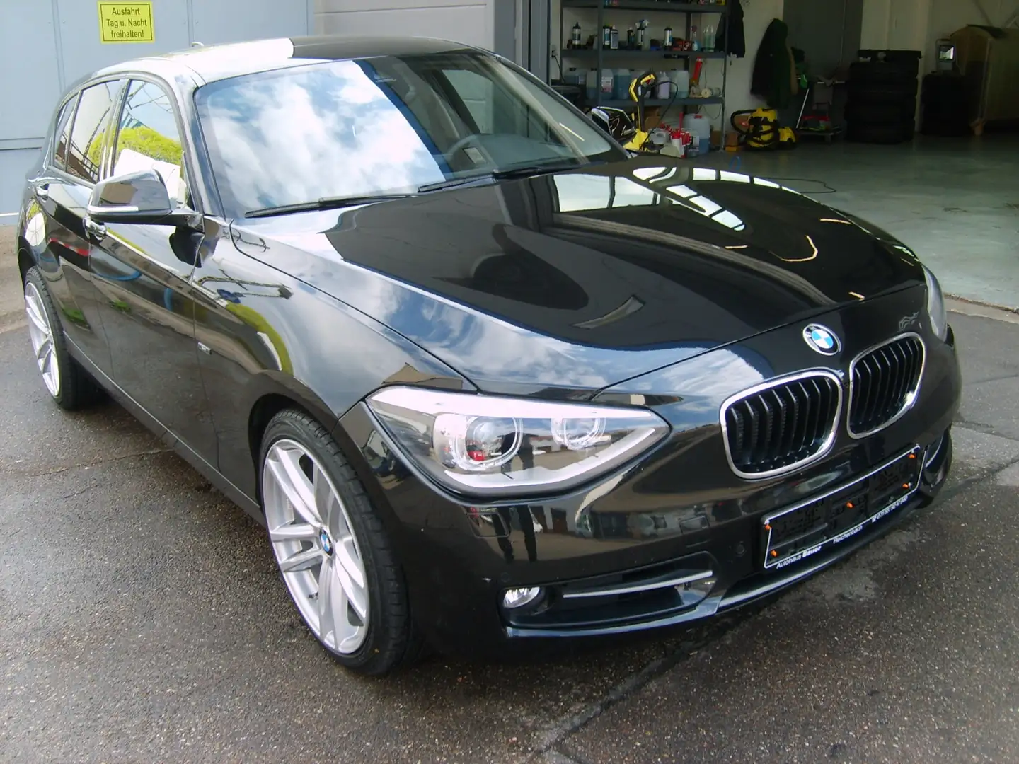 BMW 120 120d Aut. Sport Line Schwarz - 1