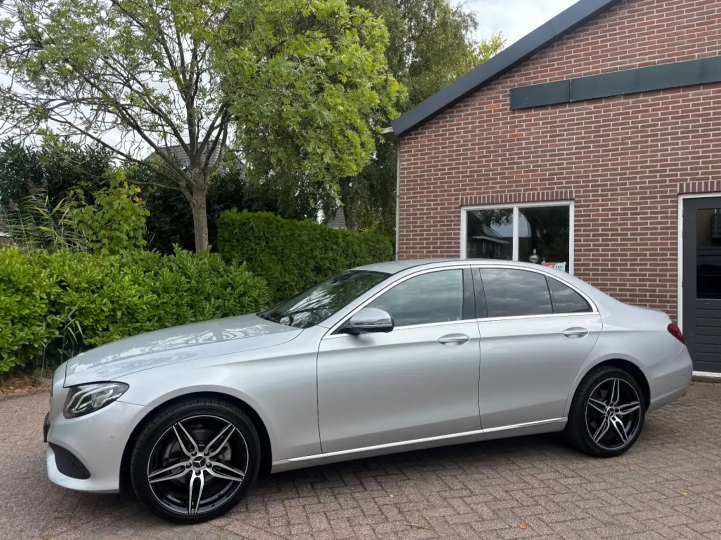 Mercedes-Benz E 200 200 197PK Premium Plus, Widescreen, ACC Gris - 2