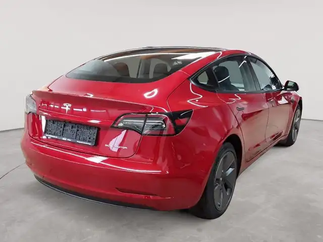 Tesla Model 3 view 4