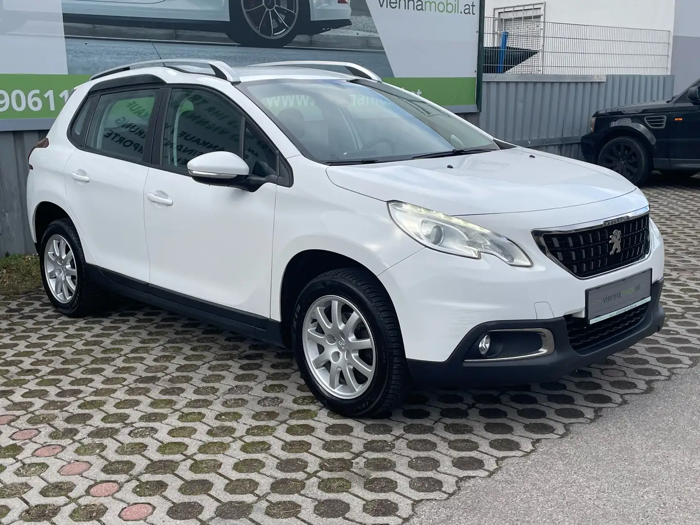 Peugeot 2008 1.2 VTi Active * 1.Besitz * Servicegepflegt * Weiß - 1
