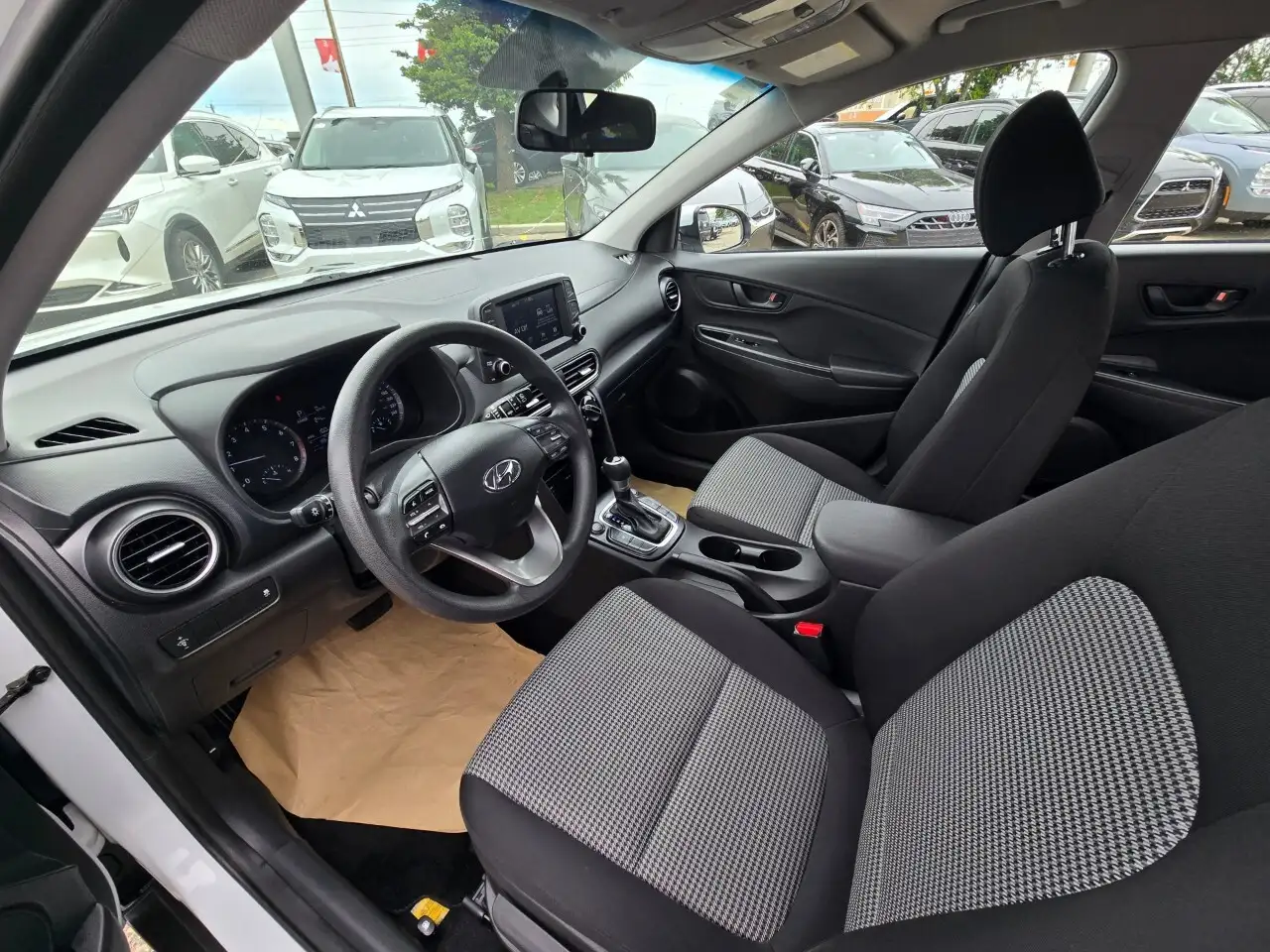 Hyundai KONA снимка Hyundai KONA
