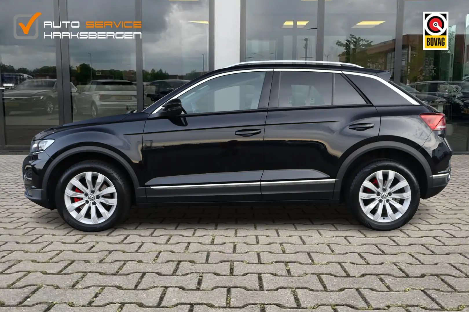 Volkswagen T-Roc 1.5 TSI Sport | ACC | Camera | Trekhaak | Schwarz - 2
