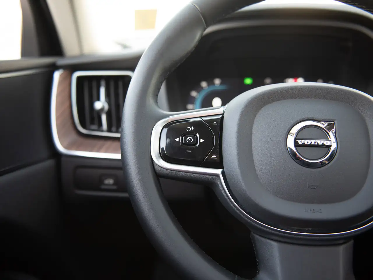 Volvo XC60 снимка Volvo XC60