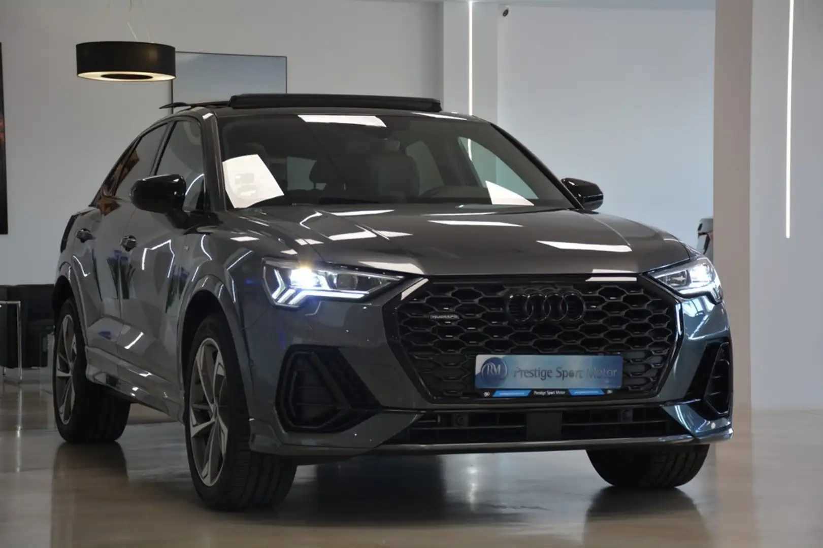 Audi Q3 40 TFSI quattro S tronic Gris - 2