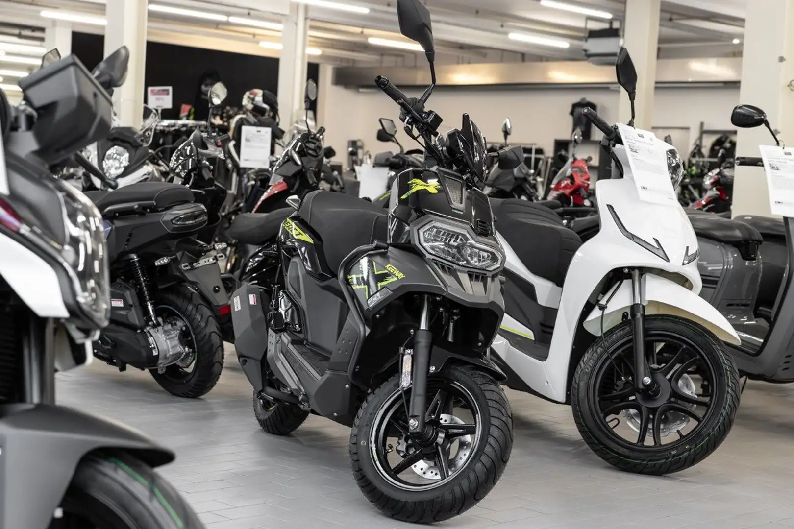 Keeway F-Act X 125, sofort lieferbar, Lieferservice Schwarz - 2