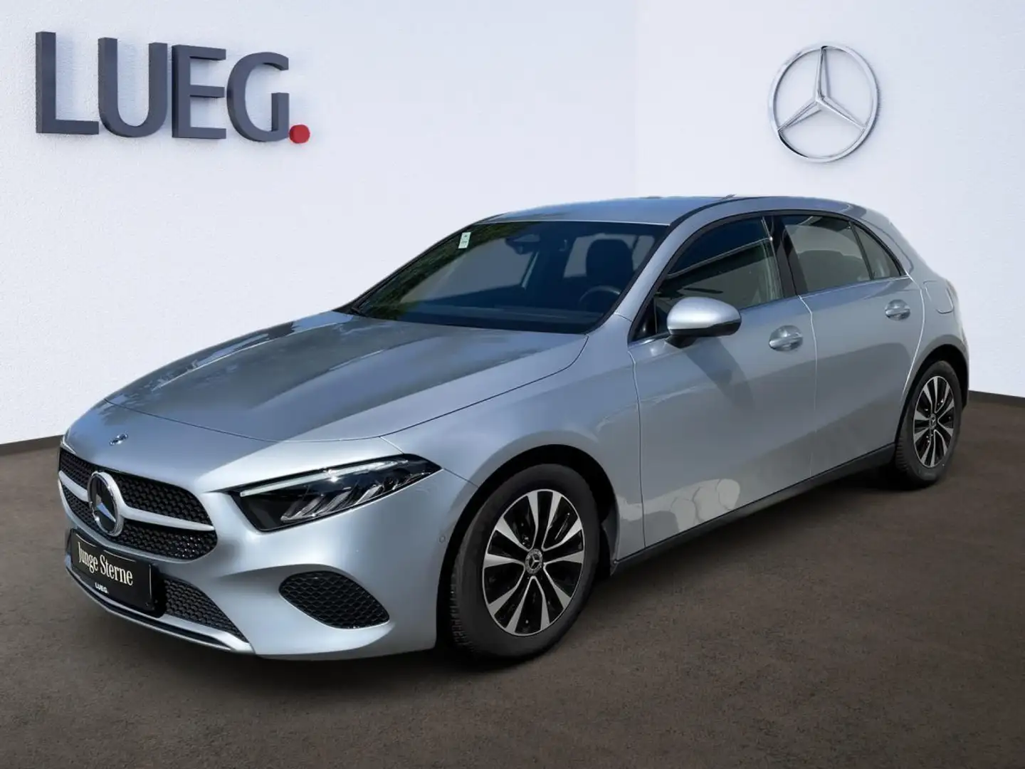 Mercedes-Benz A 180 d Kompakt LED-NAVIPREMIUM+RÜCKFAHRKAMERA Silber - 2