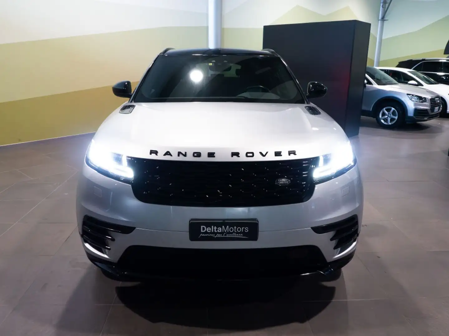 Land Rover Range Rover Velar 2.0 D I4 R-Dynamic SE Argintiu - 2