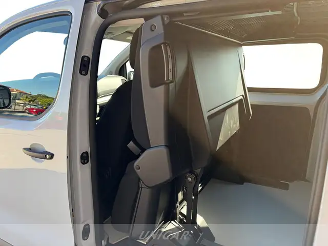 Opel Vivaro view 10