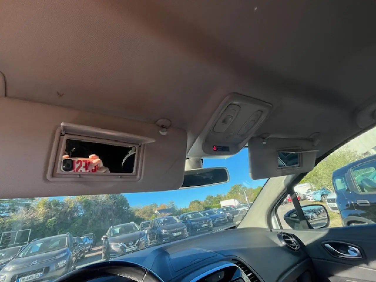 Renault Captur — photo 17