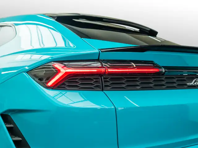 Lamborghini Urus view 10