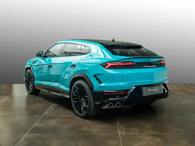 Lamborghini Urus view 4