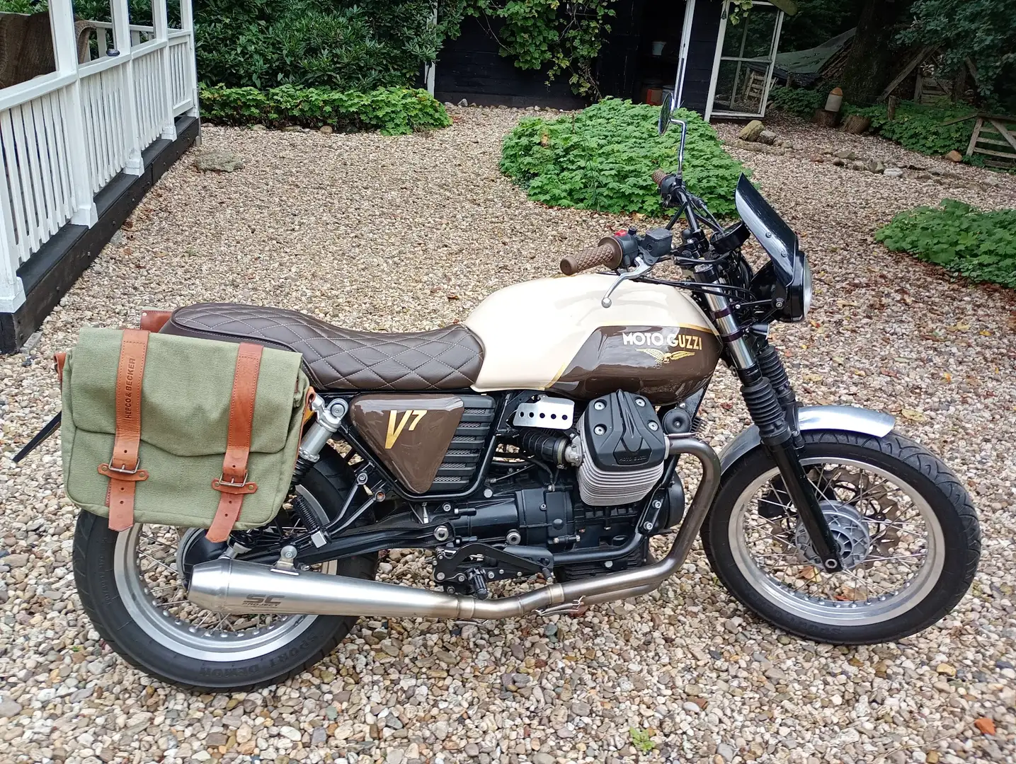 Moto Guzzi V 7 Met gouden eerbetoon aan Tazio Nuvolari. Beige - 2