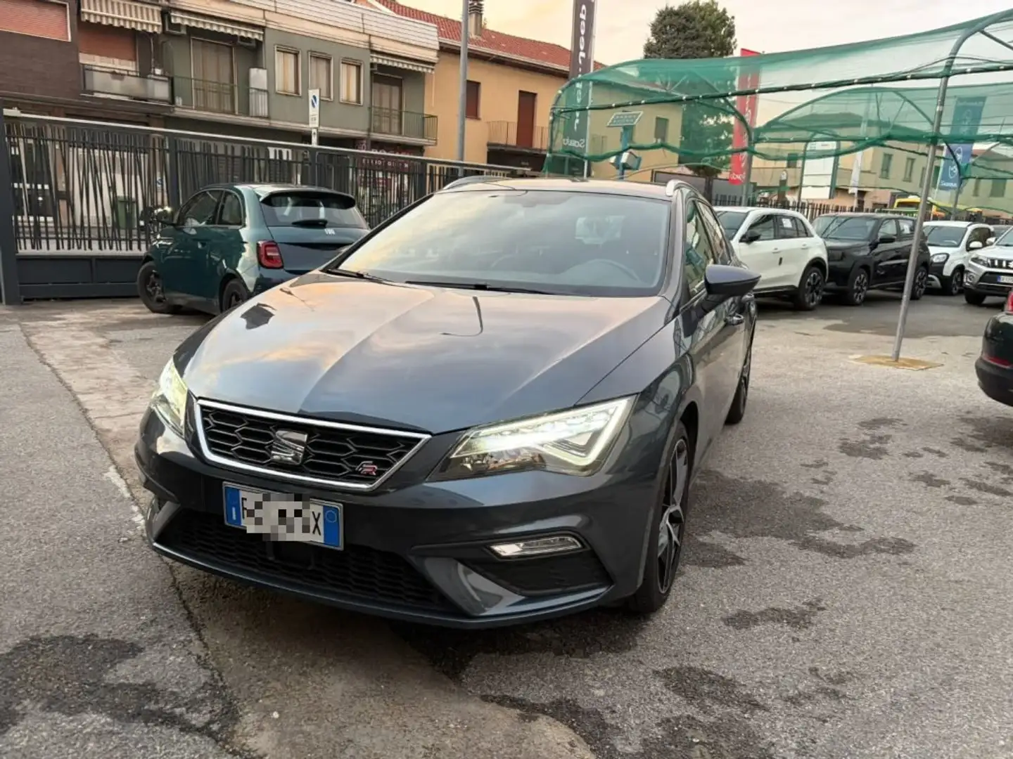 SEAT Leon 1.5 TGI DSG ST FR Gris - 2