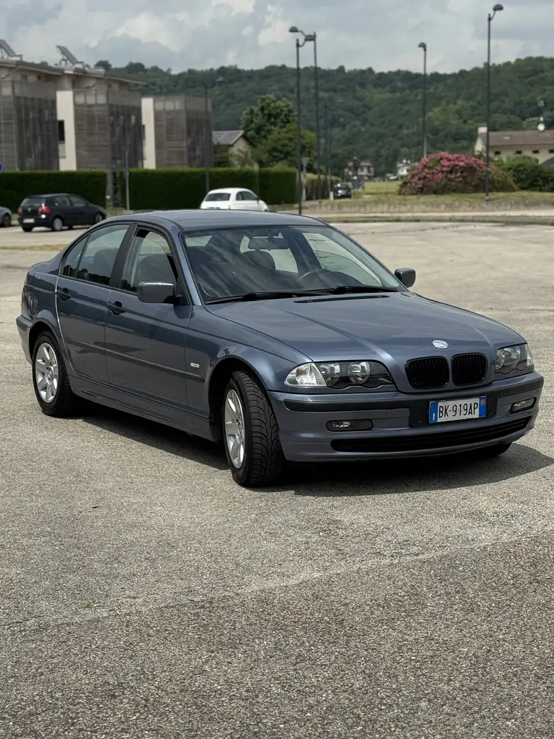 BMW 318 318i - 1