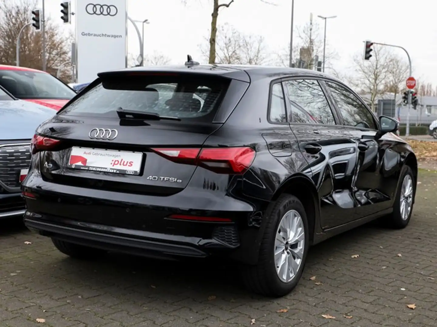 Audi A3 Sportback 40 TFSI e LED SHZ Parkass. PDC+ Schwarz - 2
