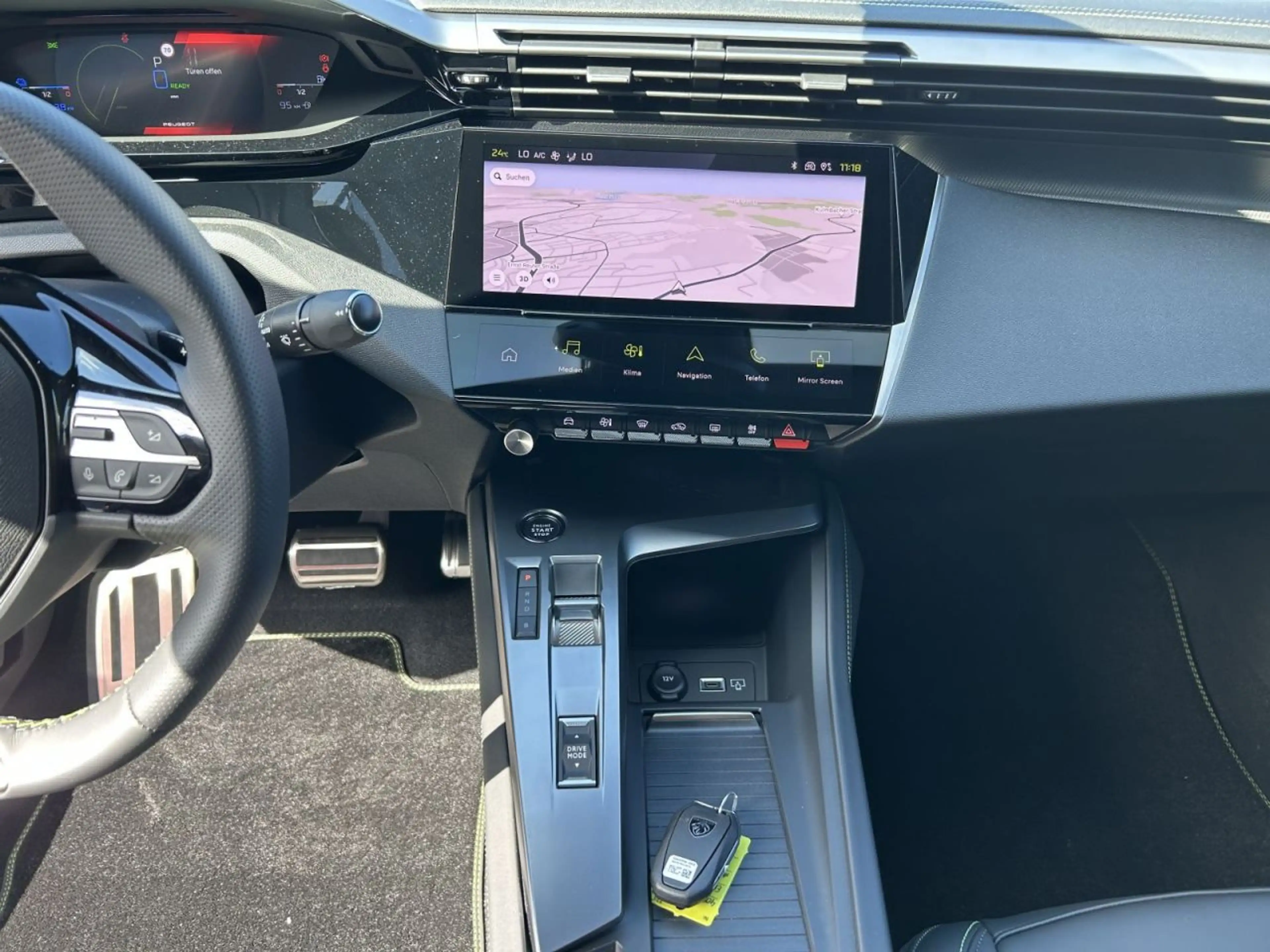 Peugeot 408 GT Plug-In Hybr. 225 e-EAT 8 — photo 12