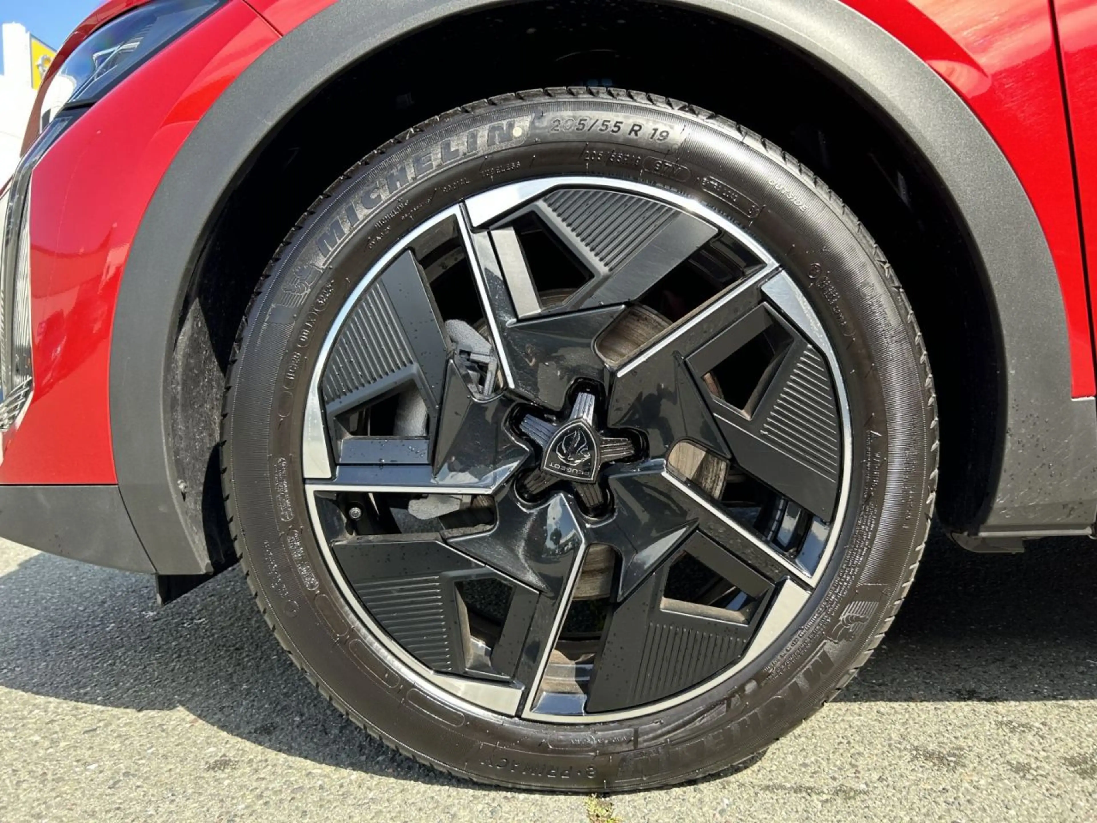 Peugeot 408 GT Plug-In Hybr. 225 e-EAT 8 — photo 8