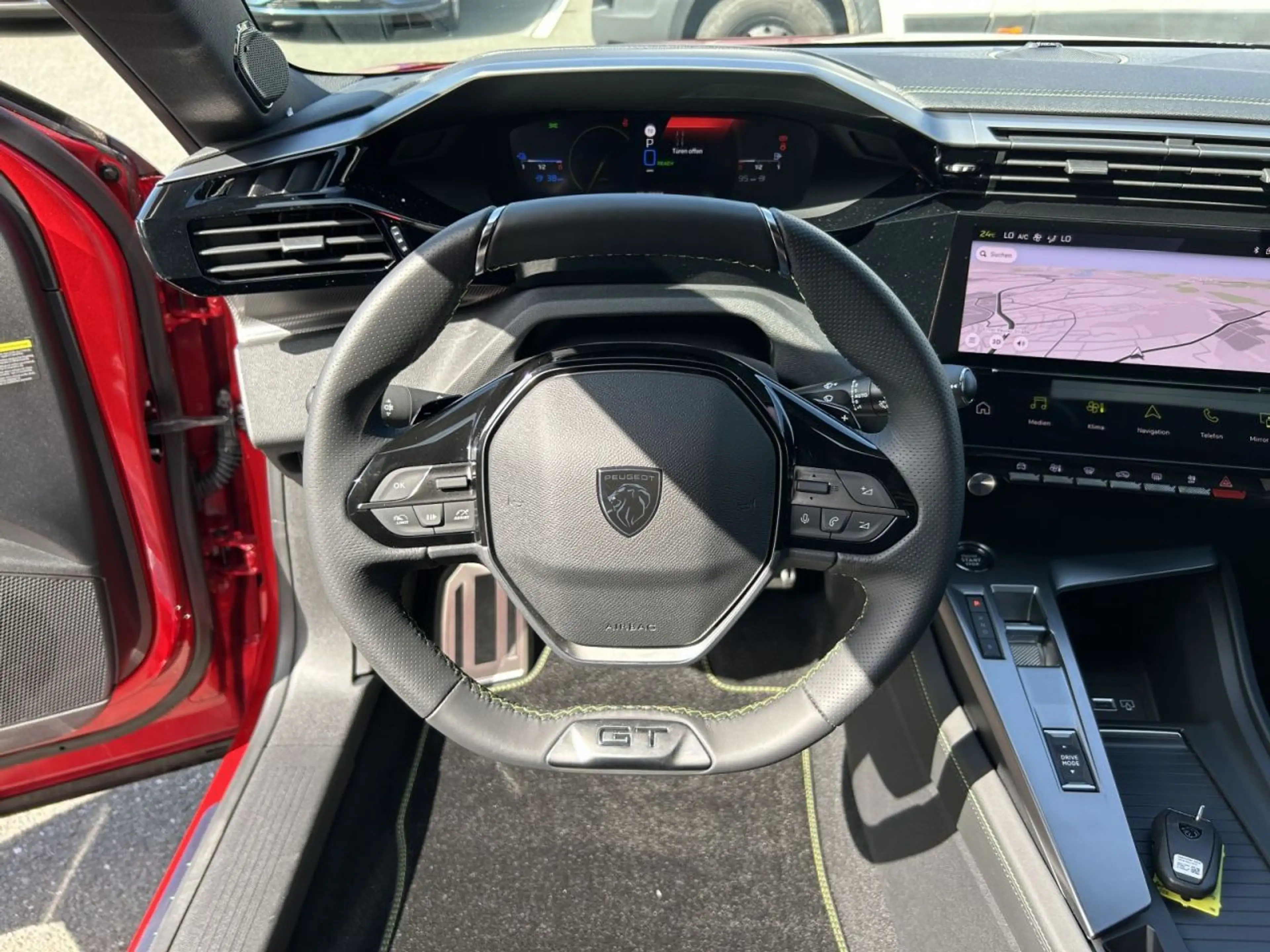 Peugeot 408 GT Plug-In Hybr. 225 e-EAT 8 — photo 11